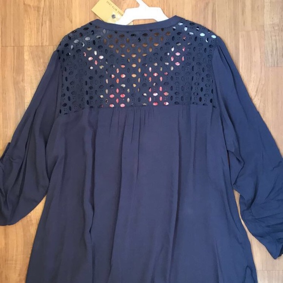 SALE NWT Plus Size Embroidered Tunic - Picture 3 of 3